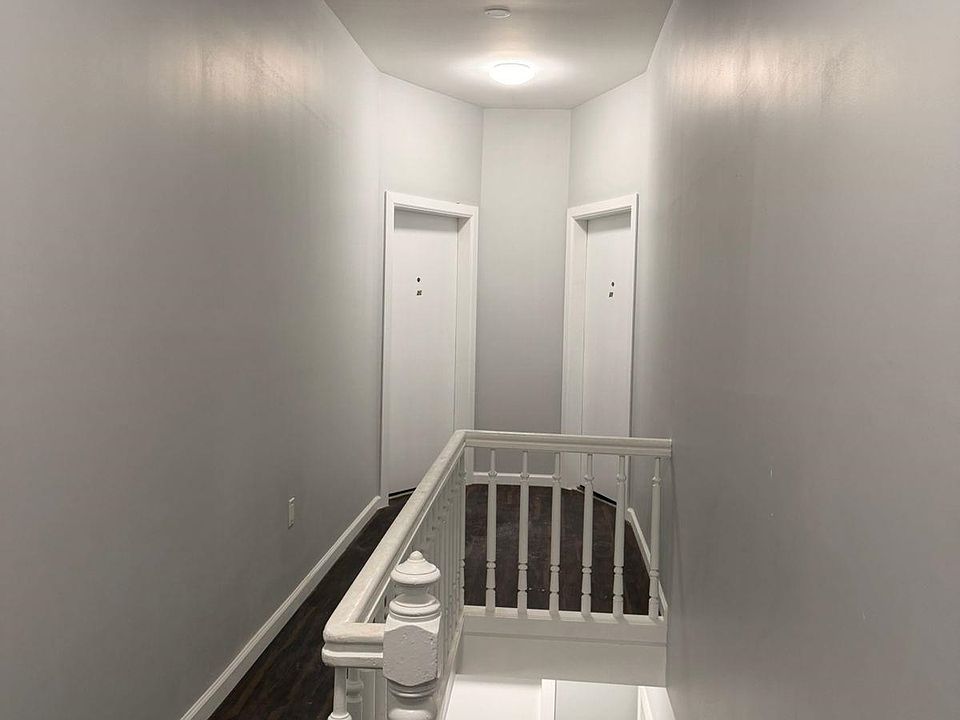 1st image of 906 Summit Ave #3L