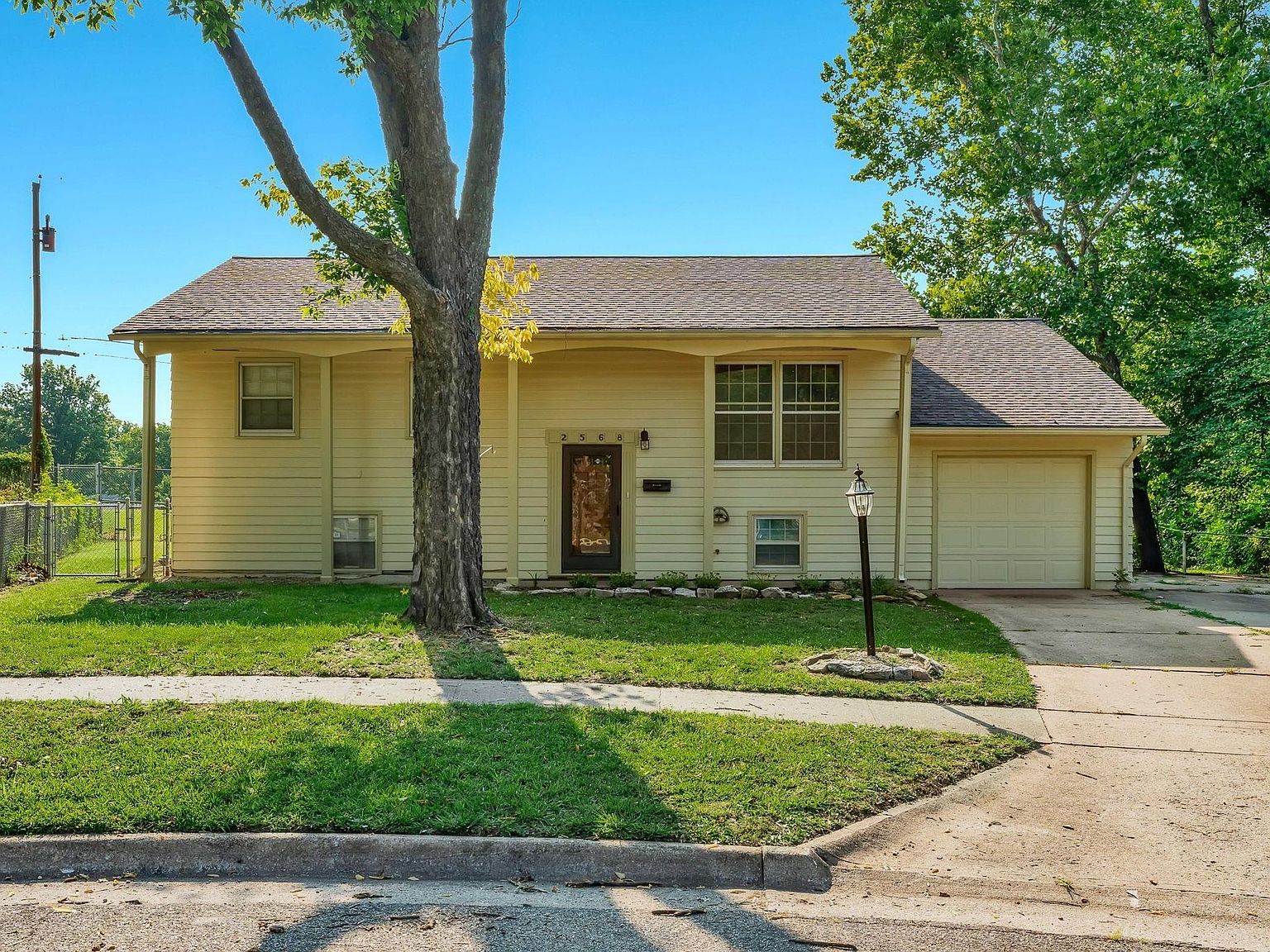 2568 SW Kent St, Topeka, KS 66614 Zillow
