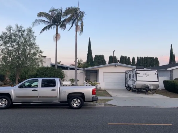 4370 Clubhouse Dr, Lakewood, CA 90712