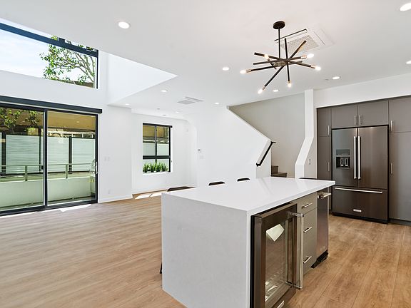 3rd image of 2346 S Beverly Glen Blvd #4