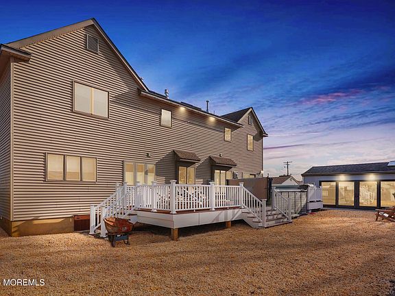 3rd image of 34 Blue Cedar Drive