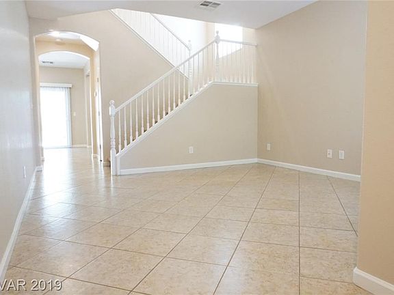 4th image of 8746 Gateway Glen Dr