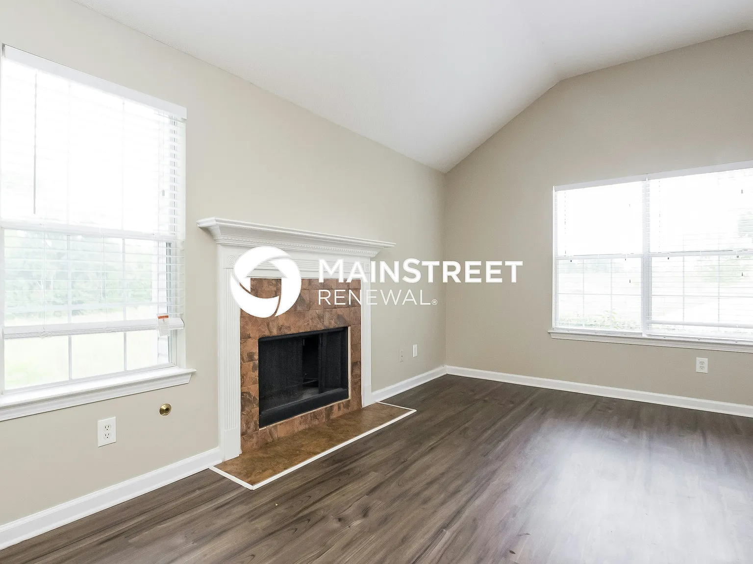 1608 Wembley Dr — Photo 2
