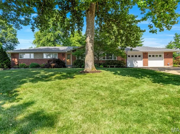 9825 Barrington Dr, Saint Louis, MO 63128