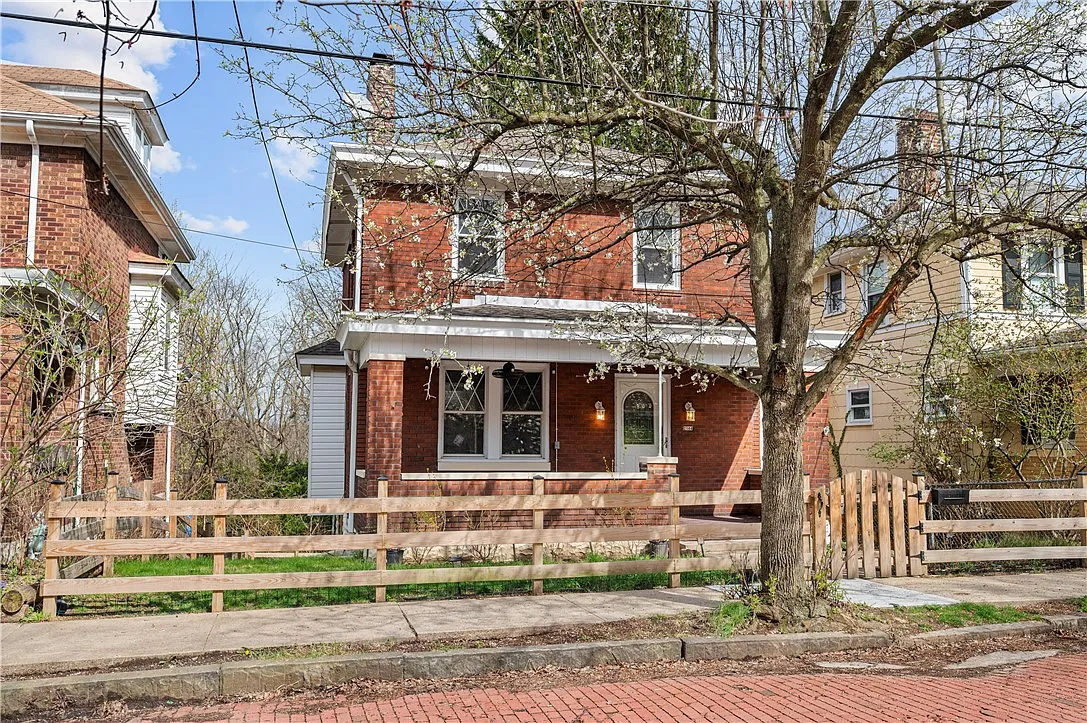 2144 Harbor St photo 1