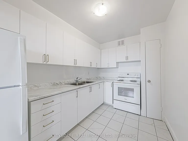 100 Rowena Dr #712 — Photo 10