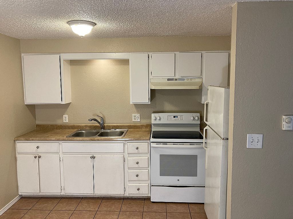 1402 Roosevelt Ave APT D, Yakima, WA 98902 | Zillow