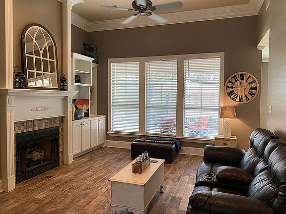4th image of 142 La Maison Belle Dr
