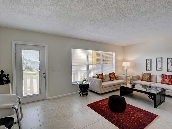 2nd image of 208 Wellington E