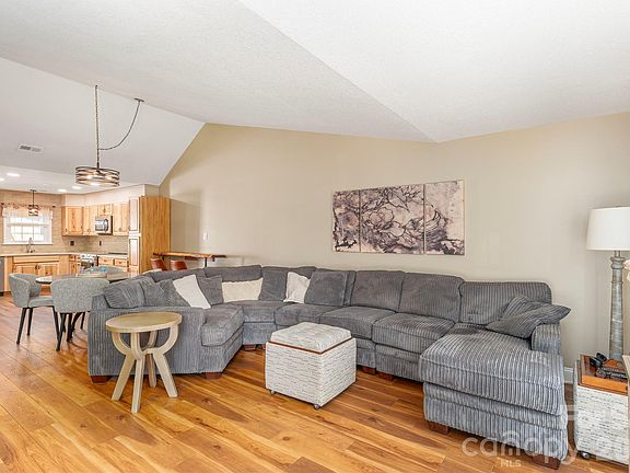 3rd image of 11 Pearl St #A