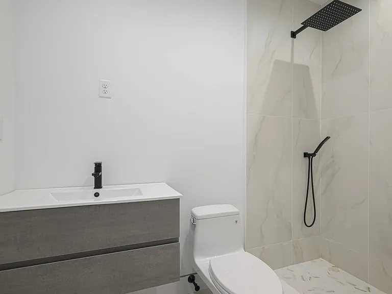 779 Noyack Rd — Photo 33