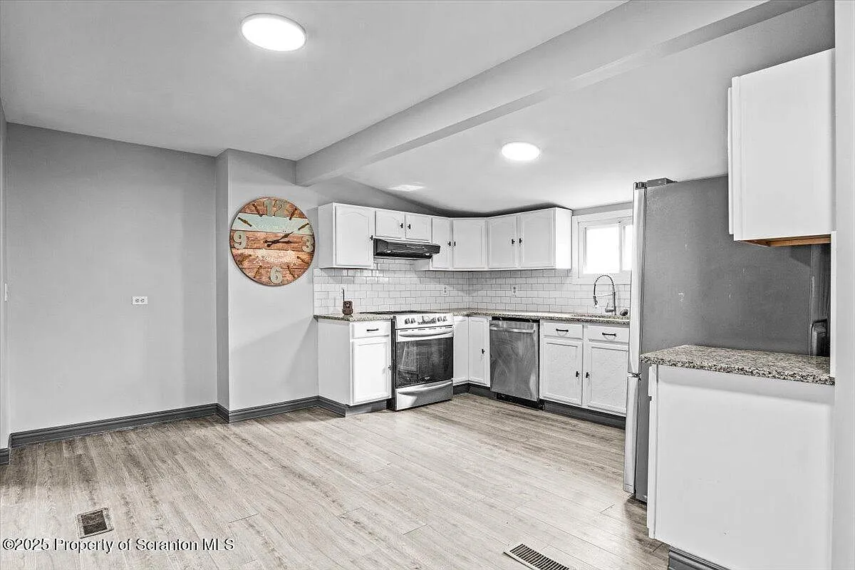 3 bed, 2.0 bath, 1867 sqft, $1,750 — Photo 4