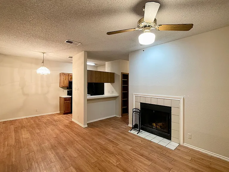 914 W 26th St #101 — Photo 3