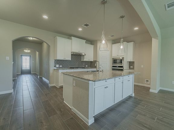 3rd image of 114 Escondido