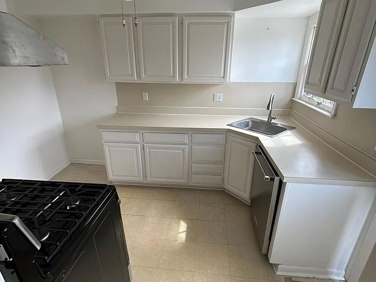 1255 San Patricio Dr — Photo 4