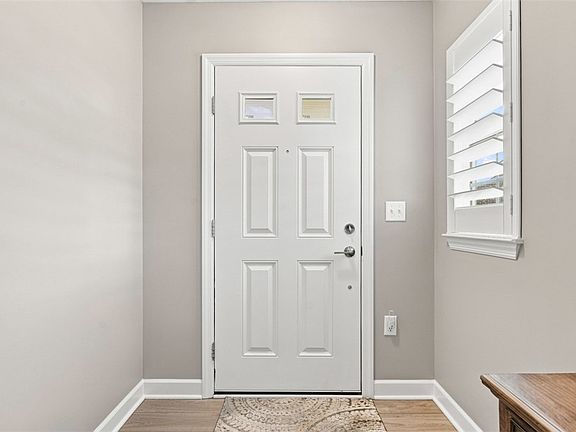 4th image of 1111 Sandy Ridge Dr