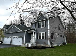 72 Waterlefe Way, Colchester, VT 05446