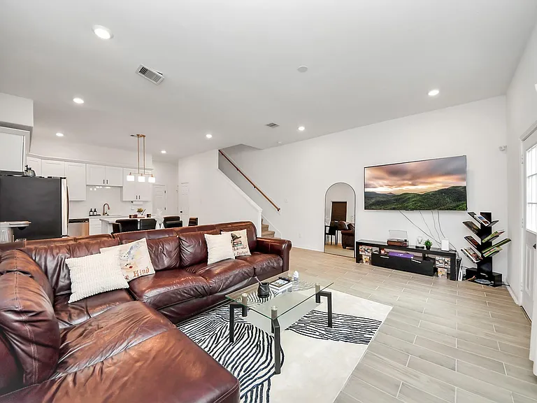 4613 Ireland St #B — Photo 21