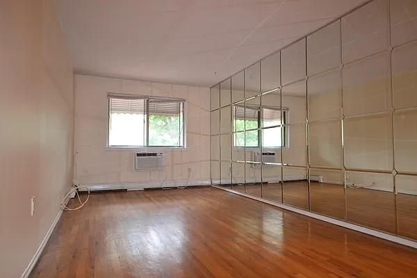 Rented by Silverstein Collection LLC  | media 11