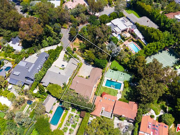 2nd image of 589 Lorna Ln