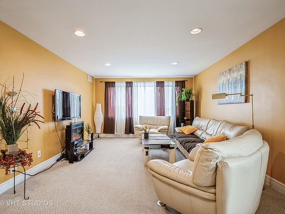 4th image of 5915 W Gunnison St APT 5D