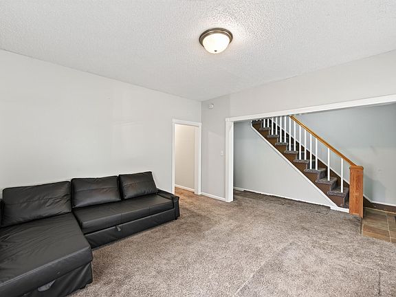 4th image of 1076 Ross Ave