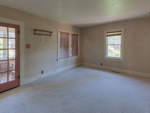 Living room before carpet was removed