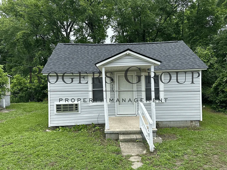 307 Perry St — Photo 1
