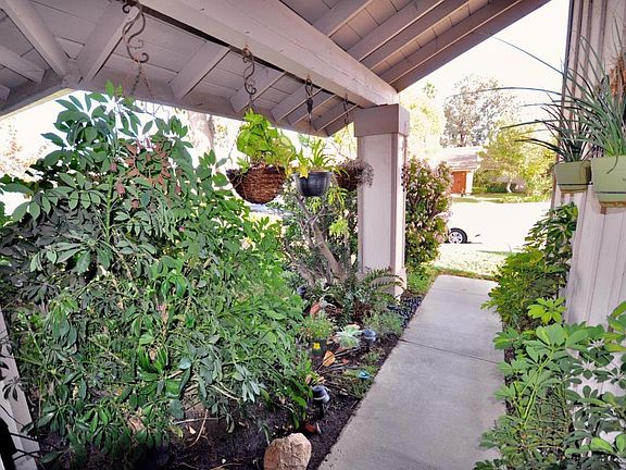 5th image of 633 Los Vientos Dr
