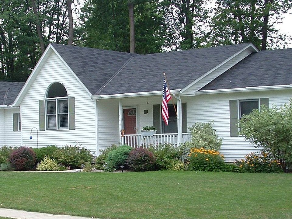 1st image of 744 Sunset Ave