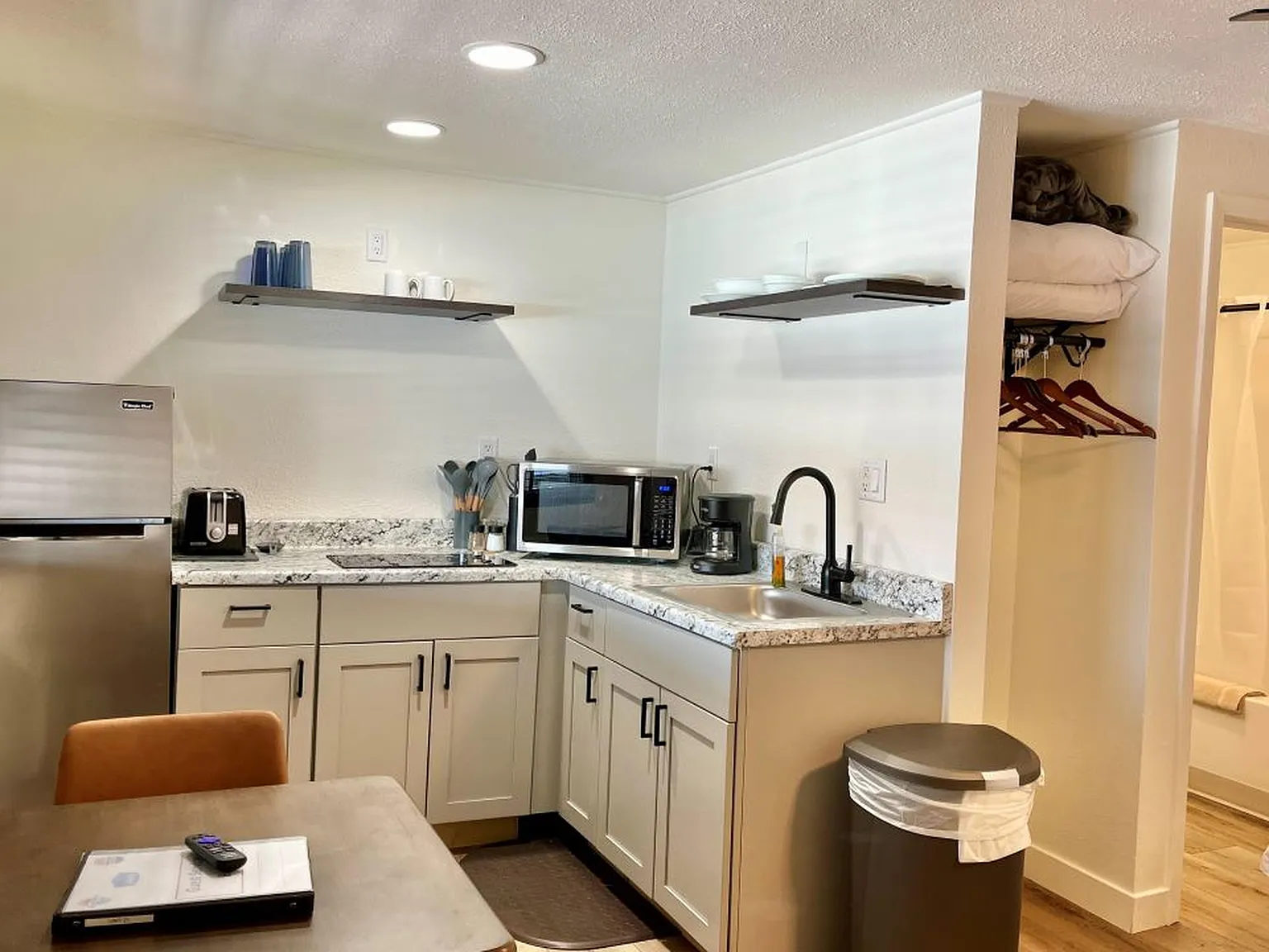 Studio, 240 sqft, $800 — Photo 2