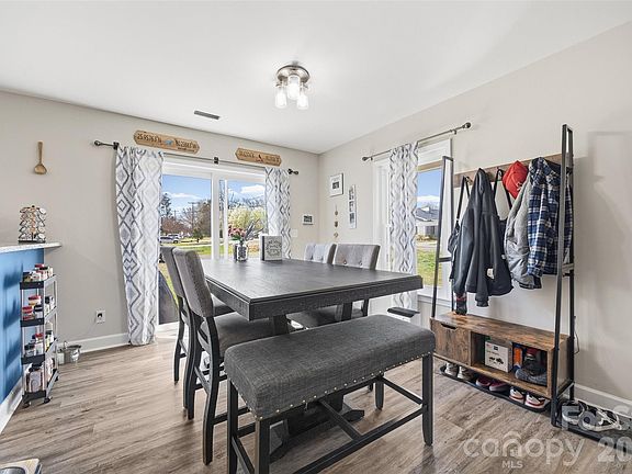 5th image of 1375 Crawford Rd