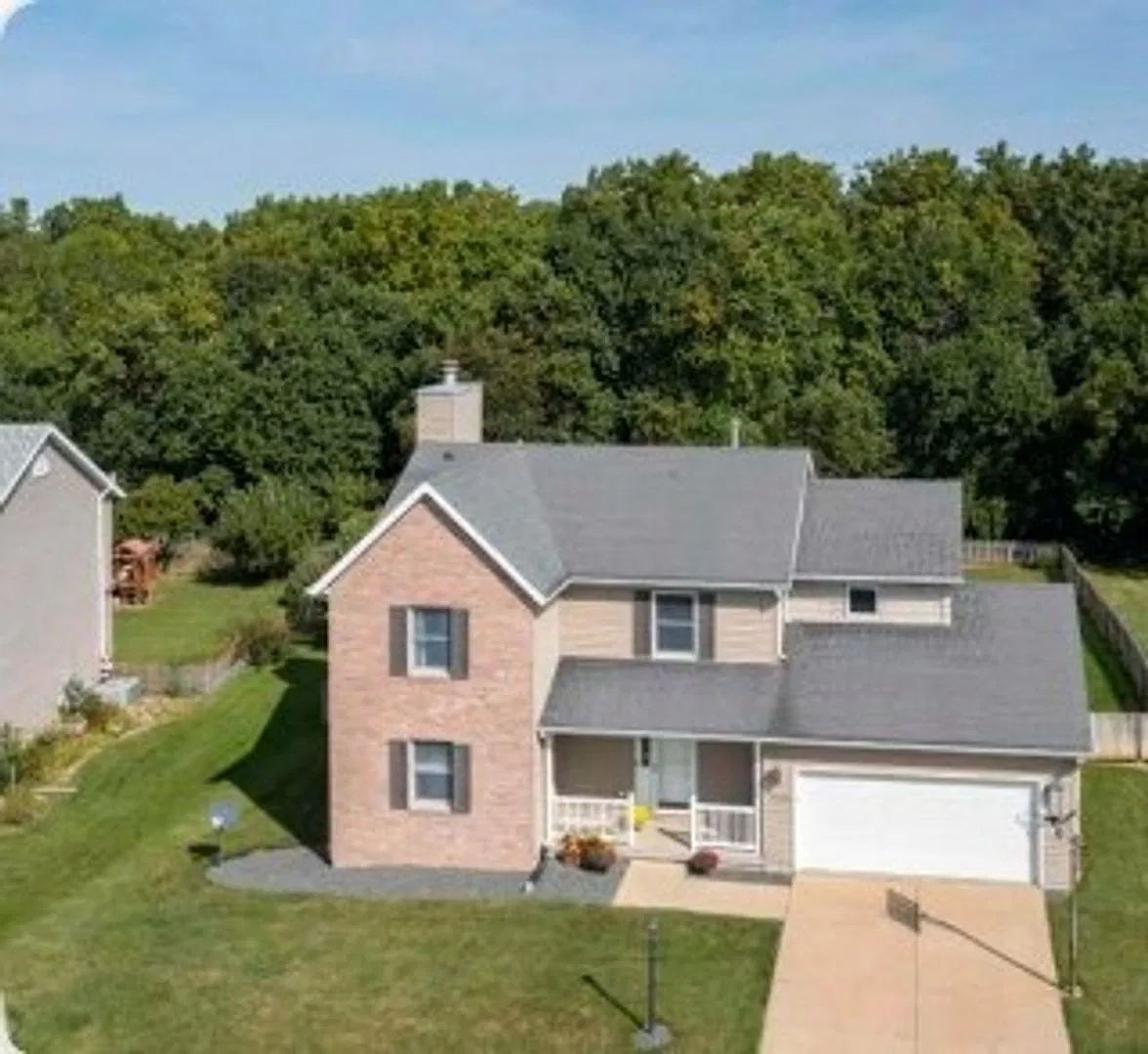 Charming 4BR, 2 and 1/2 Bath House in Dunlap — Photo 1
