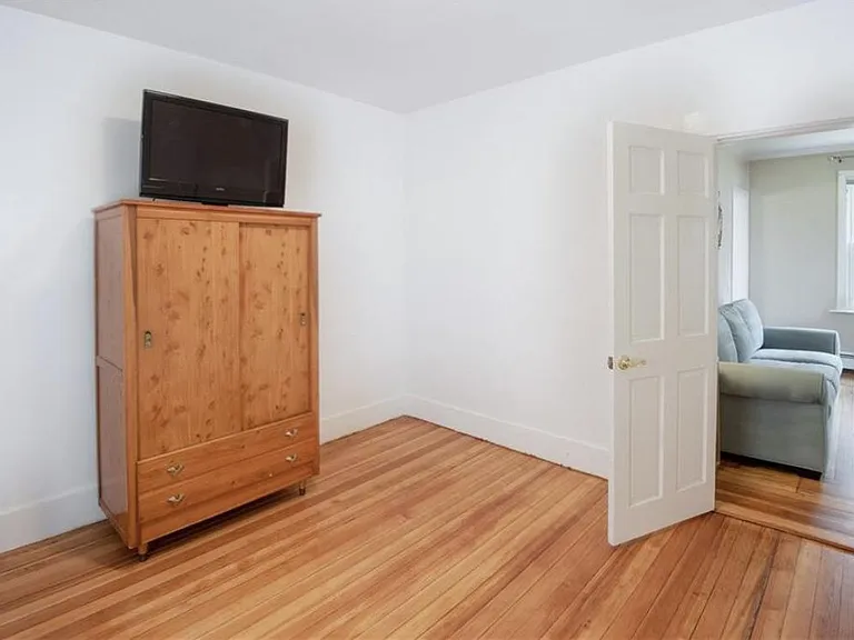 27 Peckham Ave — Photo 12