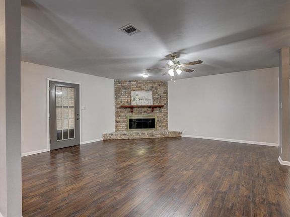 3rd image of 1512 Hickory Dr