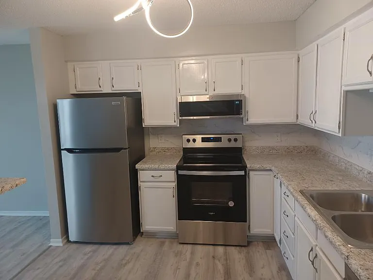 4881 Woodland Ave #4 — Photo 7