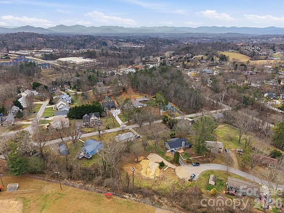 5th image of 15 Village Park Dr