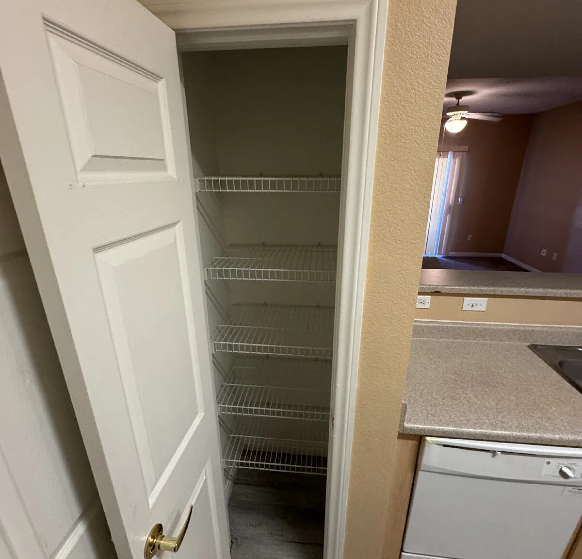 1 bed, 1.0 bath, 776 sqft, $1,335 — Photo 3