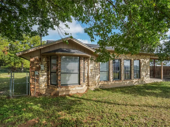 207 School House Rd, Paradise, TX 76073
