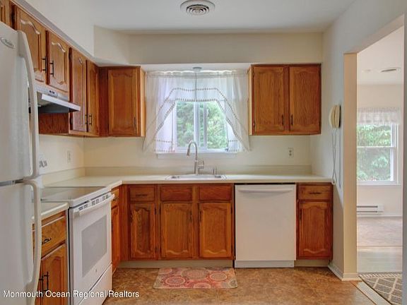 3rd image of 4B Cranston Ct