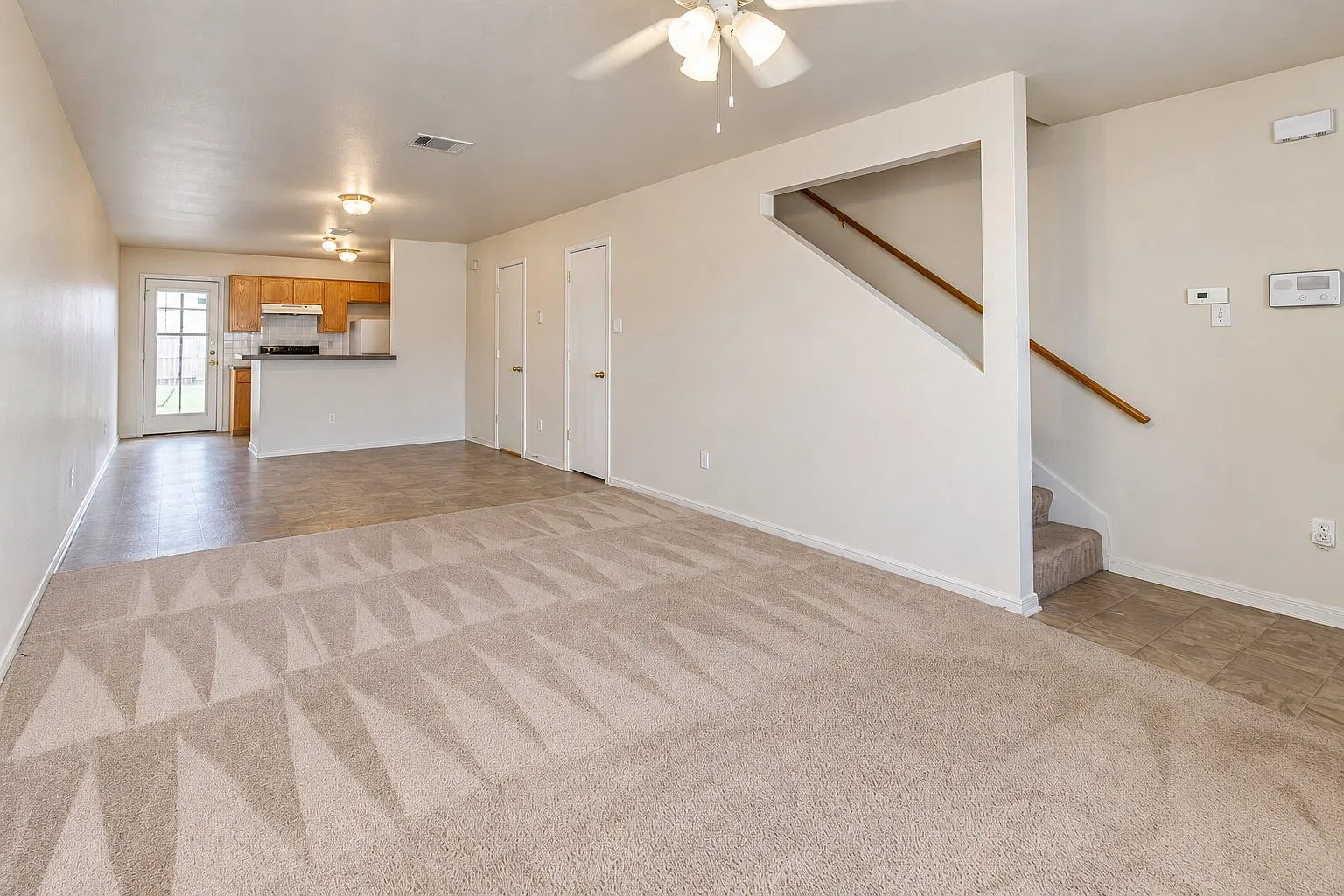 102 E. Robin Lane - B — Photo 3