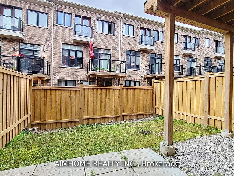 45 Duncombe Ln — Photo 21