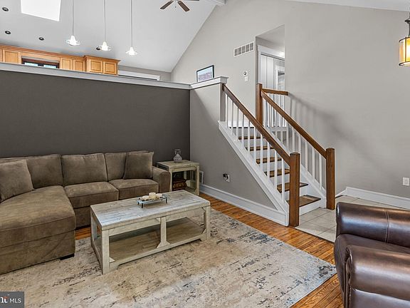4th image of 931 Caledonia St