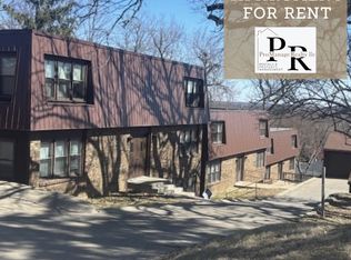 512 Breezy Point Dr #23, Clinton, IA 52732