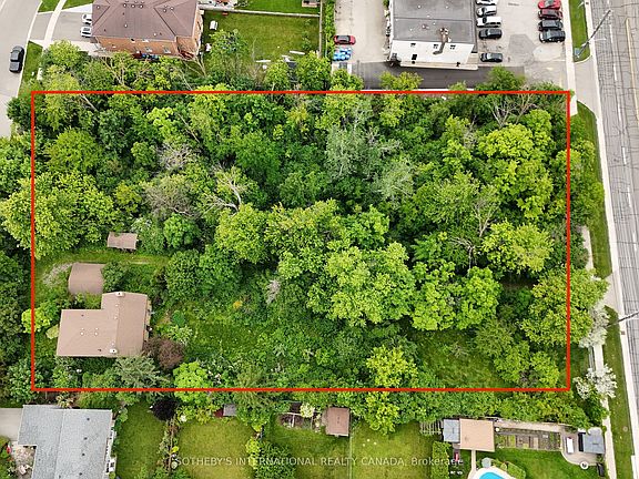2nd image of 1050 Burnhamthorpe Rd E
