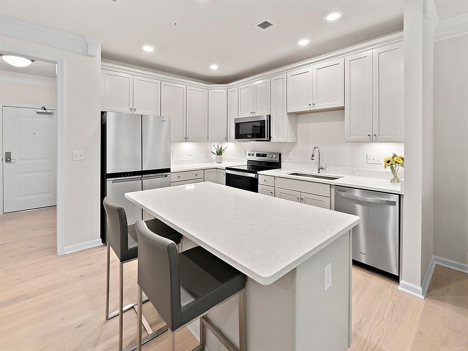 1st image of 3211 Pennington Dr #3211