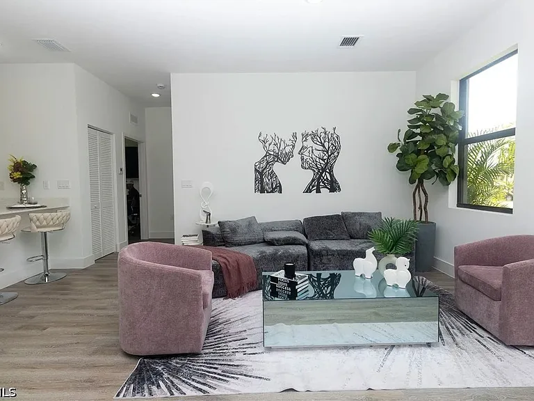 1125 Deauville St E — Photo 12