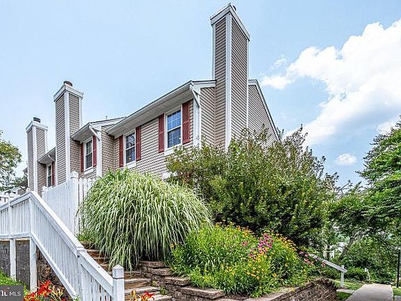 3rd image of 2921 S Woodstock St #4