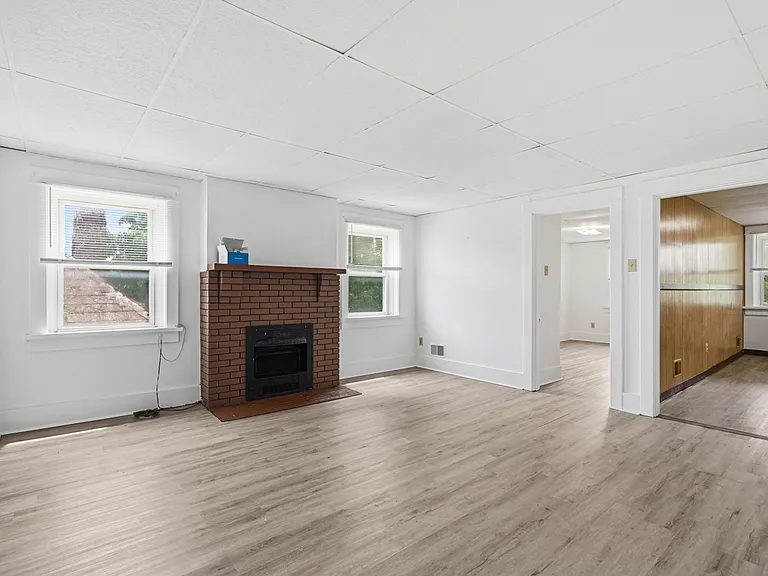 19 Singer Ave #5 — Photo 3