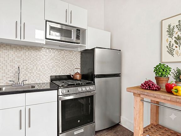 5th image of 145 Halsey St #3